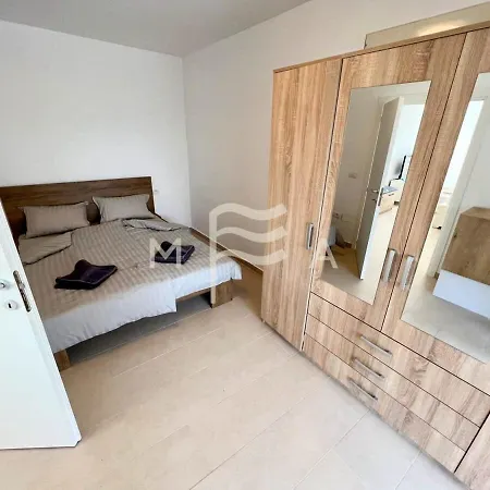 Enlightened 650 Appartement Golem (Tirana)