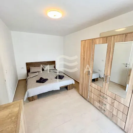 Enlightened 650 Appartement Golem (Tirana)